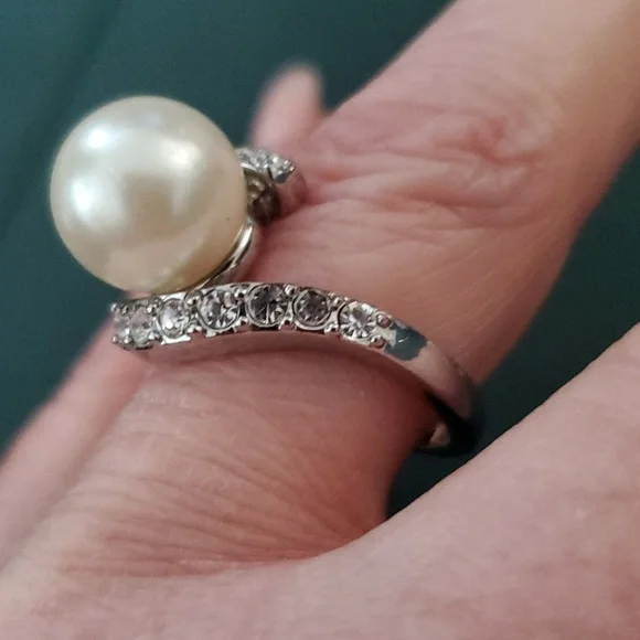 Pearl & Rhinestone Ring - Picture 3 of 4